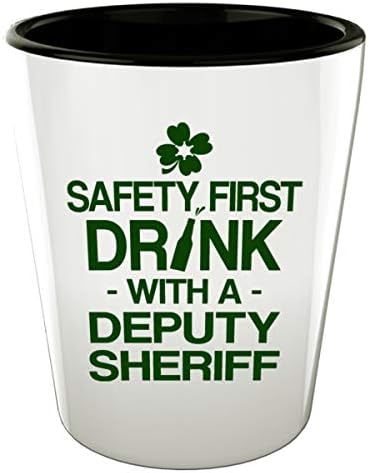 Komik Aziz Patrick Günü Şerif Yardımcısı-Önce Güvenlik-1.5 oz Beyaz Atış Camı