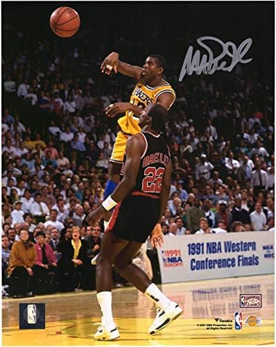 Magic Johnson Los Angeles Lakers İmzalı 8 x 10 Pass vs. Drexler Fotoğrafı-İmzalı NBA Fotoğrafları